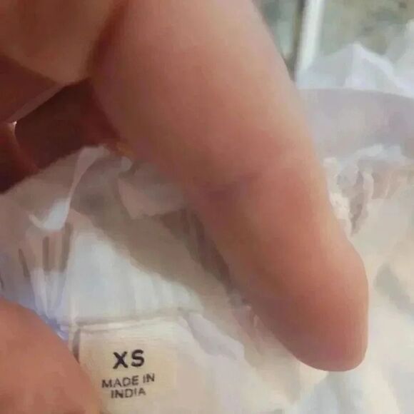 Gap Women's White Cotton Poplin w Tiny White Floral Embroidery Peasant Top - Picture 9 of 10